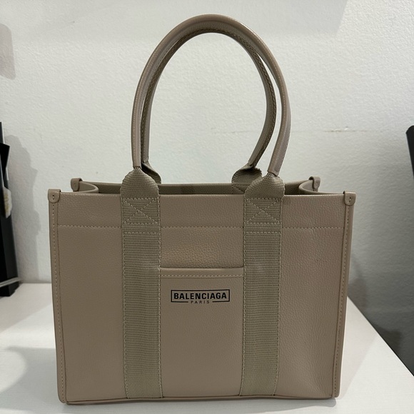 Balenciaga Hardware Leather Tote - Picture 3 of 10